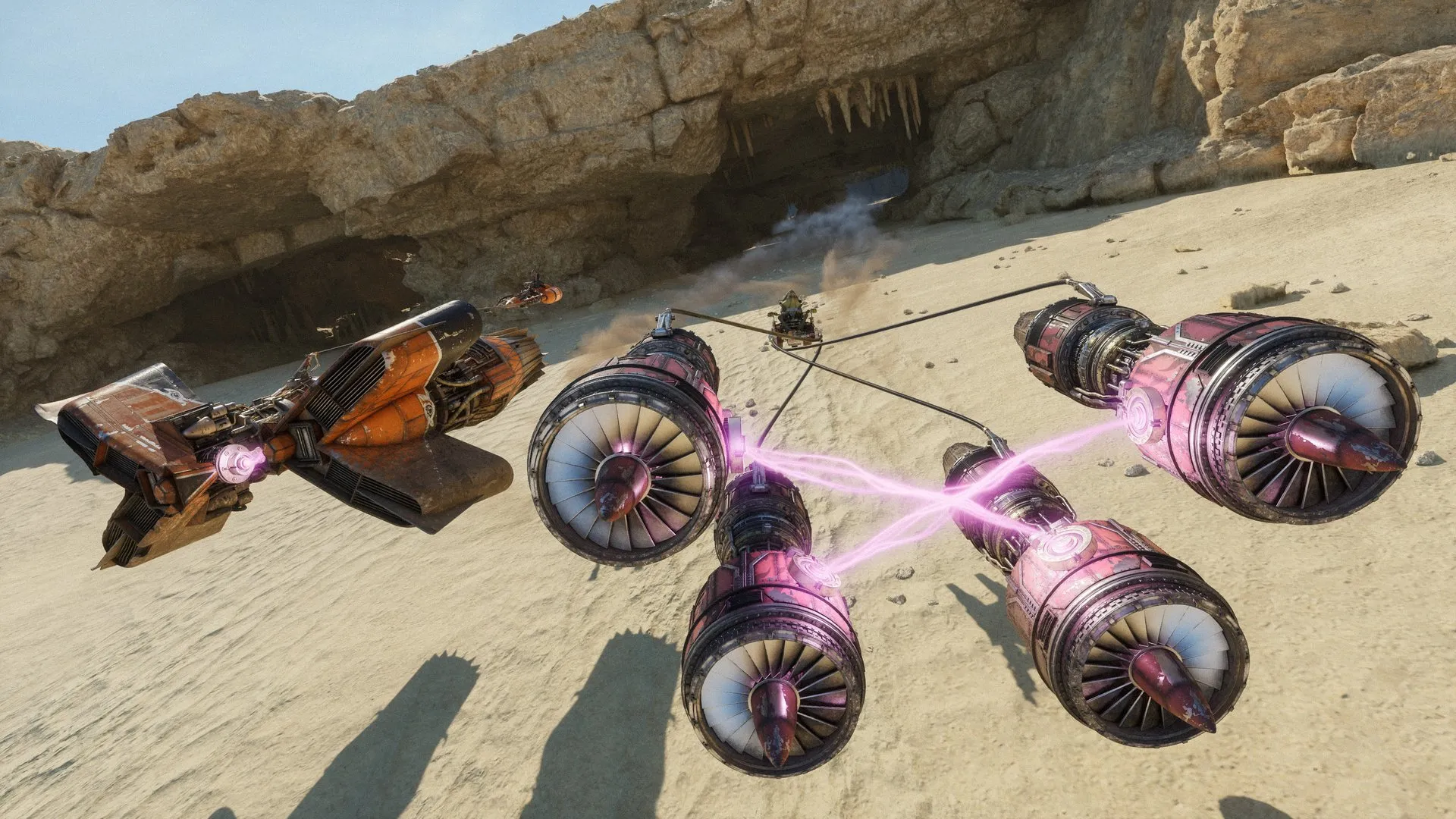 Still oficial de prensa de Star Wars: Galactic Racer — un podracer de varios motores con turbinas unidas por rayos de energía violeta, bajo sobre la arena hacia un cañón, y una nave naranja a la izquierda. Sin HUD.